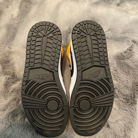 Jordan 1 Mid - Picture 5 of 8